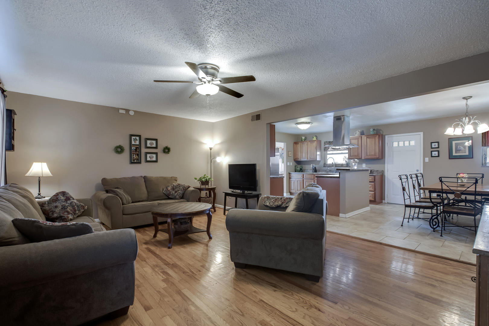 5681 Loudon Ridge Road Lenoir City, TN 37771 - Photo 3 of 40 03_LoudonRidgeRoad_5681_Living01