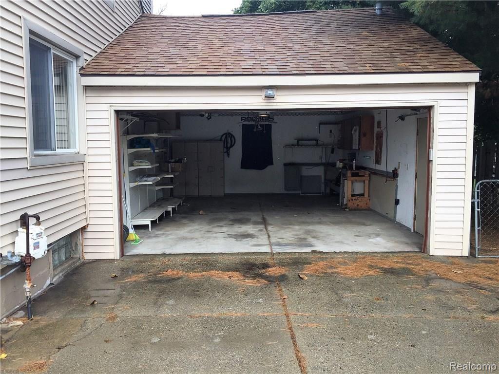 6422 Pontiac Lake Road Waterford, MI 48327 - Photo 35 of 37