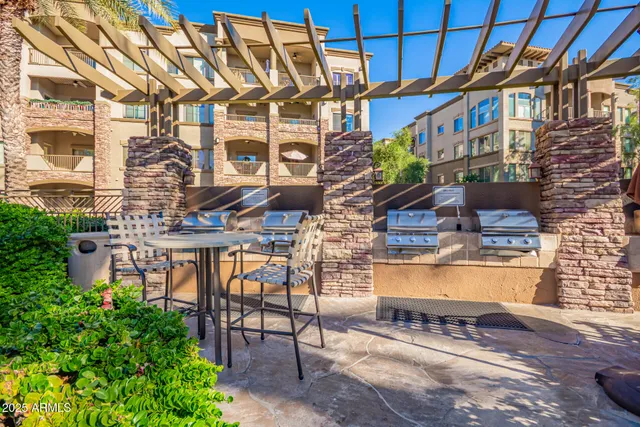 a view of a tennis court