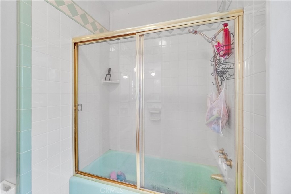 440 Cabrillo Street Costa Mesa, CA 92627 - Photo 27 of 36 a bathroom with a shower