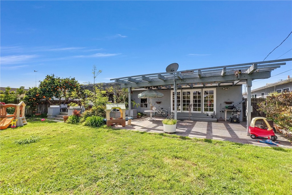 440 Cabrillo Street Costa Mesa, CA 92627 - Photo 28 of 36 a view of a house with backyard porch and sitting area