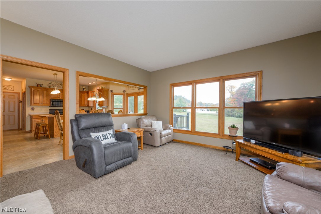 805 Rambling Trail Kent, OH 44240 - Photo 6 of 35 Additional view of the great room, with access to the dinnette