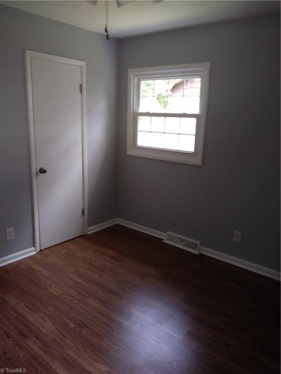 3604 Rolling Road High Point, NC 27265 - Photo 6 of 29 Living room
