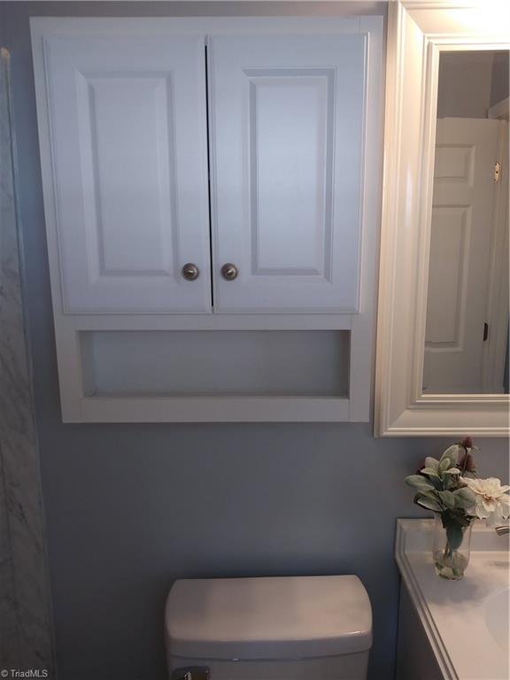 3604 Rolling Road High Point, NC 27265 - Photo 9 of 29 Beautiful bay window in eat in kitchen