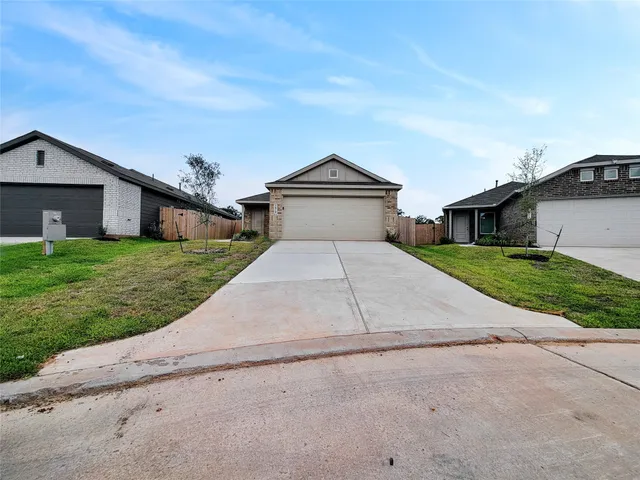 a front view of house with yard