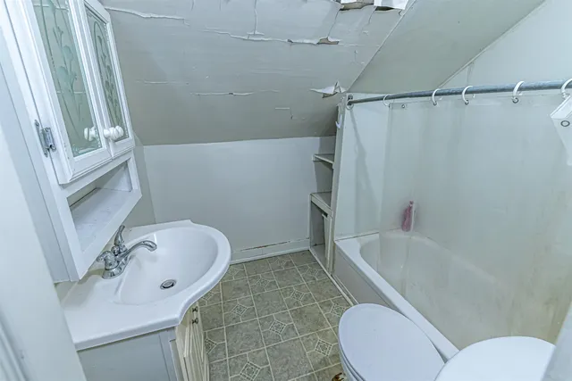 $189,900 | 82 Howard Street, Winchester, NH 03470