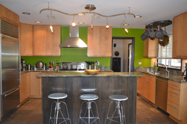 301 Roberts Road Inverness, IL 60067 - Photo 2 of 25