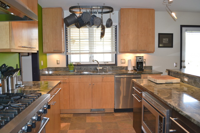 301 Roberts Road Inverness, IL 60067 - Photo 4 of 25