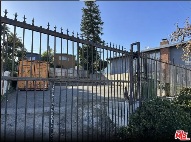 $4,500 | 3014 Lincoln Boulevard, Santa Monica, CA 90405