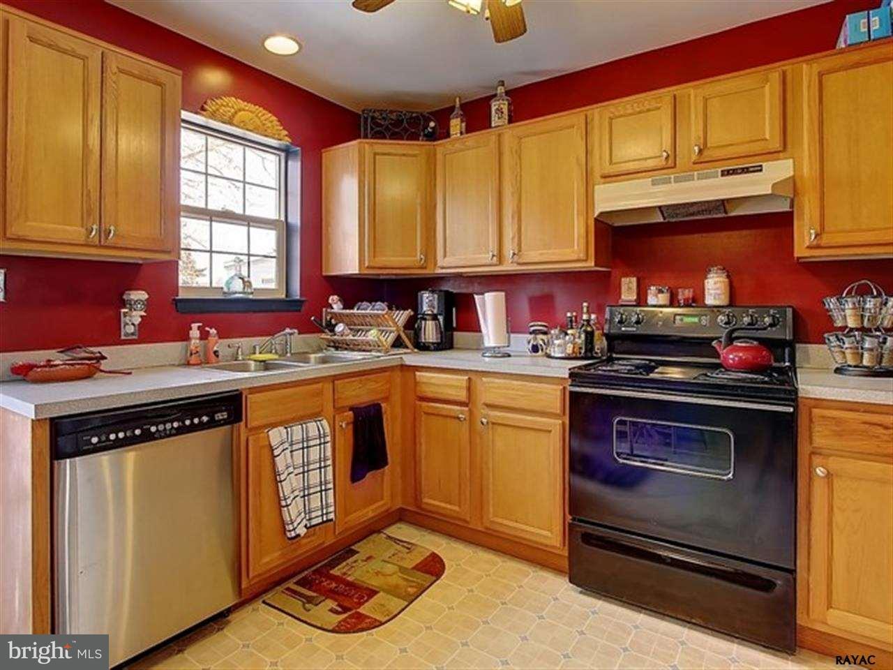 2992 Rainbow Road Dover, PA 17315 - Photo 6 of 22 Gallery Image 6