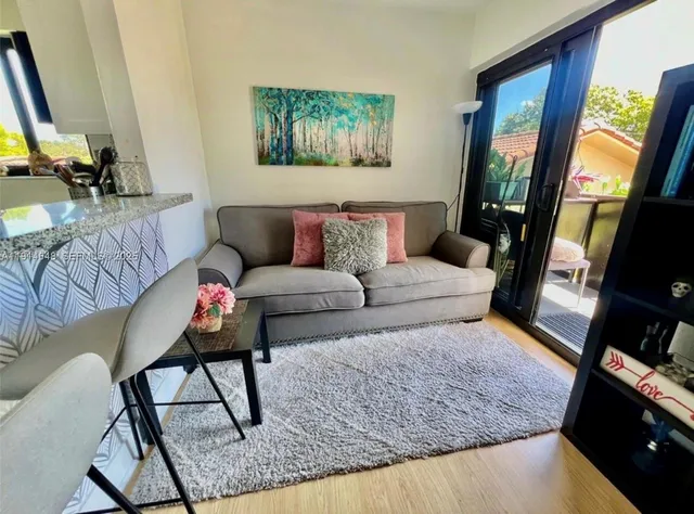 $1,335,000 | 3520 Southwest 25th Street, Miami, FL 33133