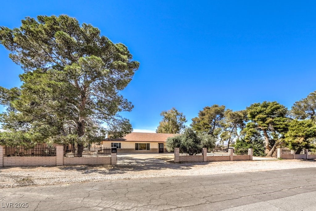 10615 Rancho Destino Road Las Vegas, NV 89183 - Photo 3 of 53 View of front facade featuring a fenced front yard