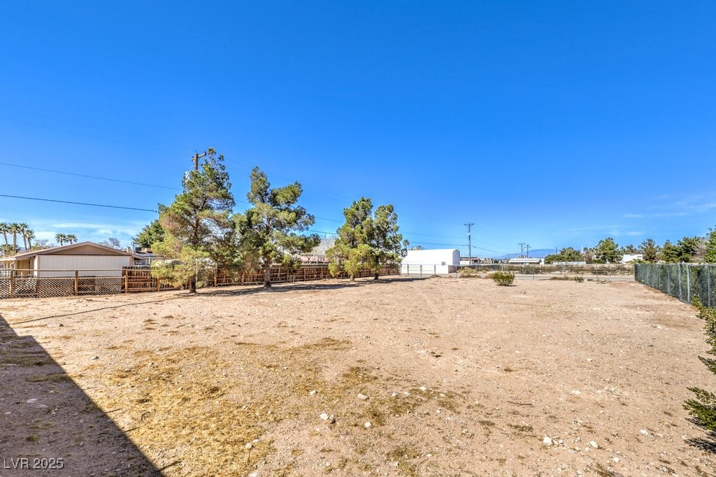 10615 Rancho Destino Road Las Vegas, NV 89183 - Photo 43 of 53 View of yard with fence