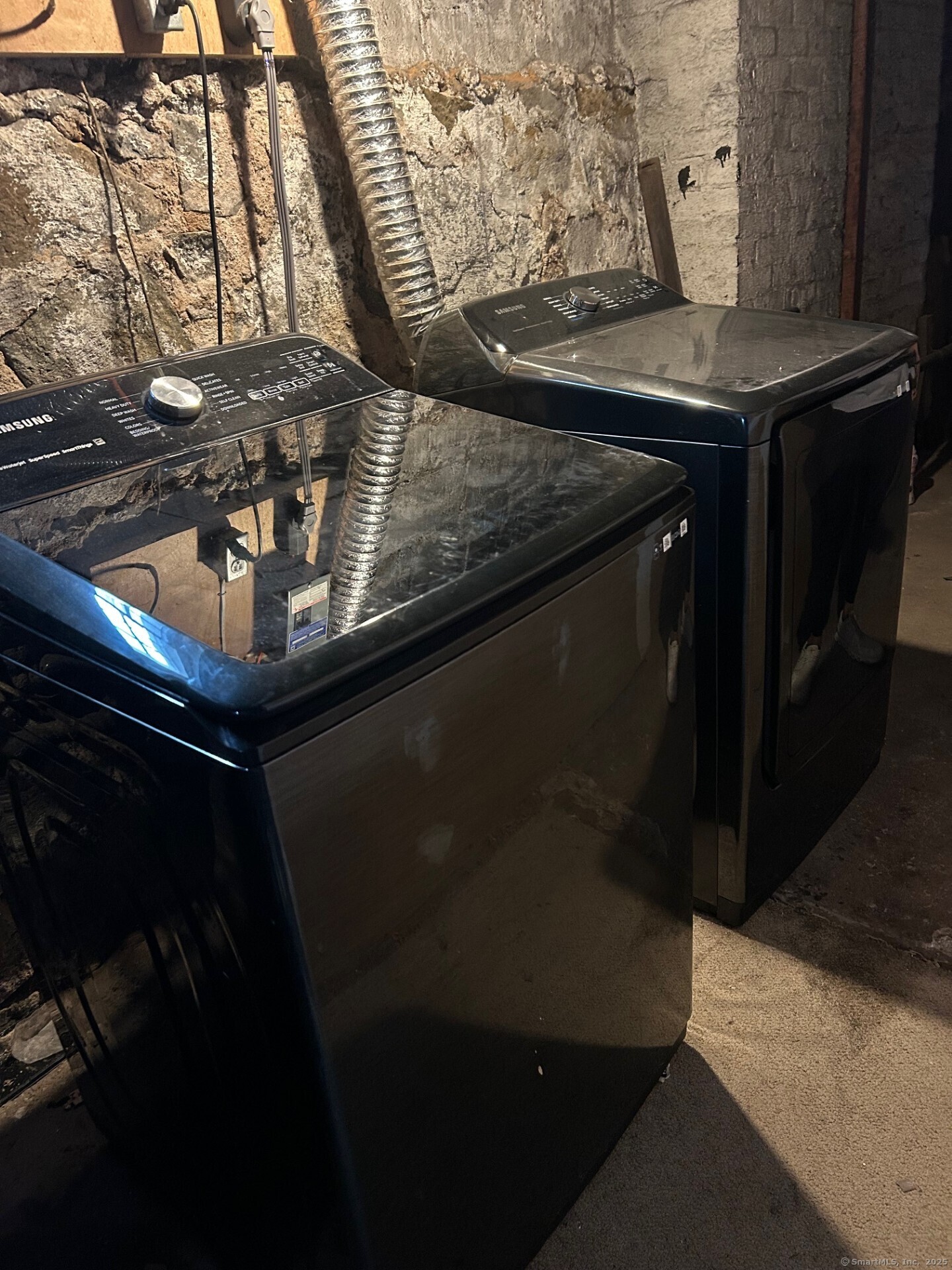 592 3rd Avenue West Haven, CT 06516 - Photo 11 of 14 a view of dining table