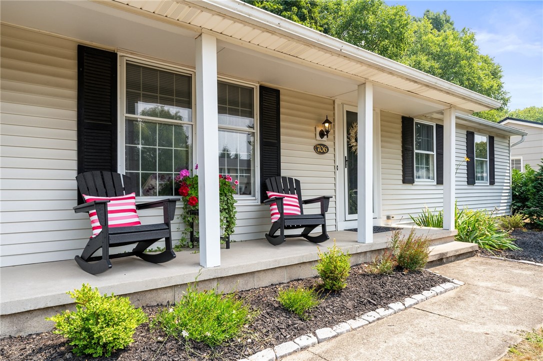 706 Close Circle Webster, NY 14580 - Photo 3 of 30