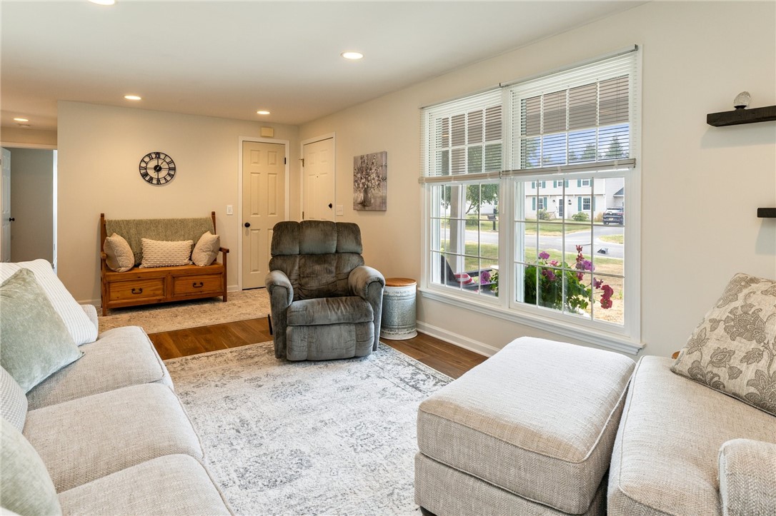 706 Close Circle Webster, NY 14580 - Photo 4 of 30