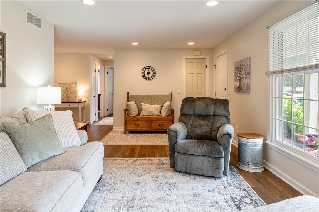 706 Close Circle Webster, NY 14580 - Photo 5 of 30