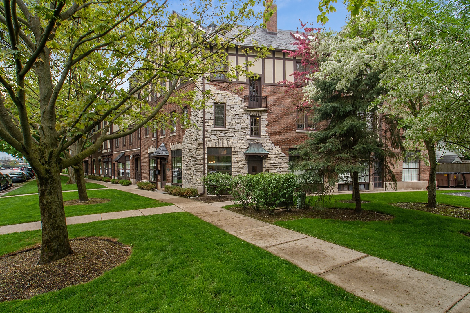 160 Green Bay Road, Unit F Winnetka, IL 60093 - Photo 1 of 12