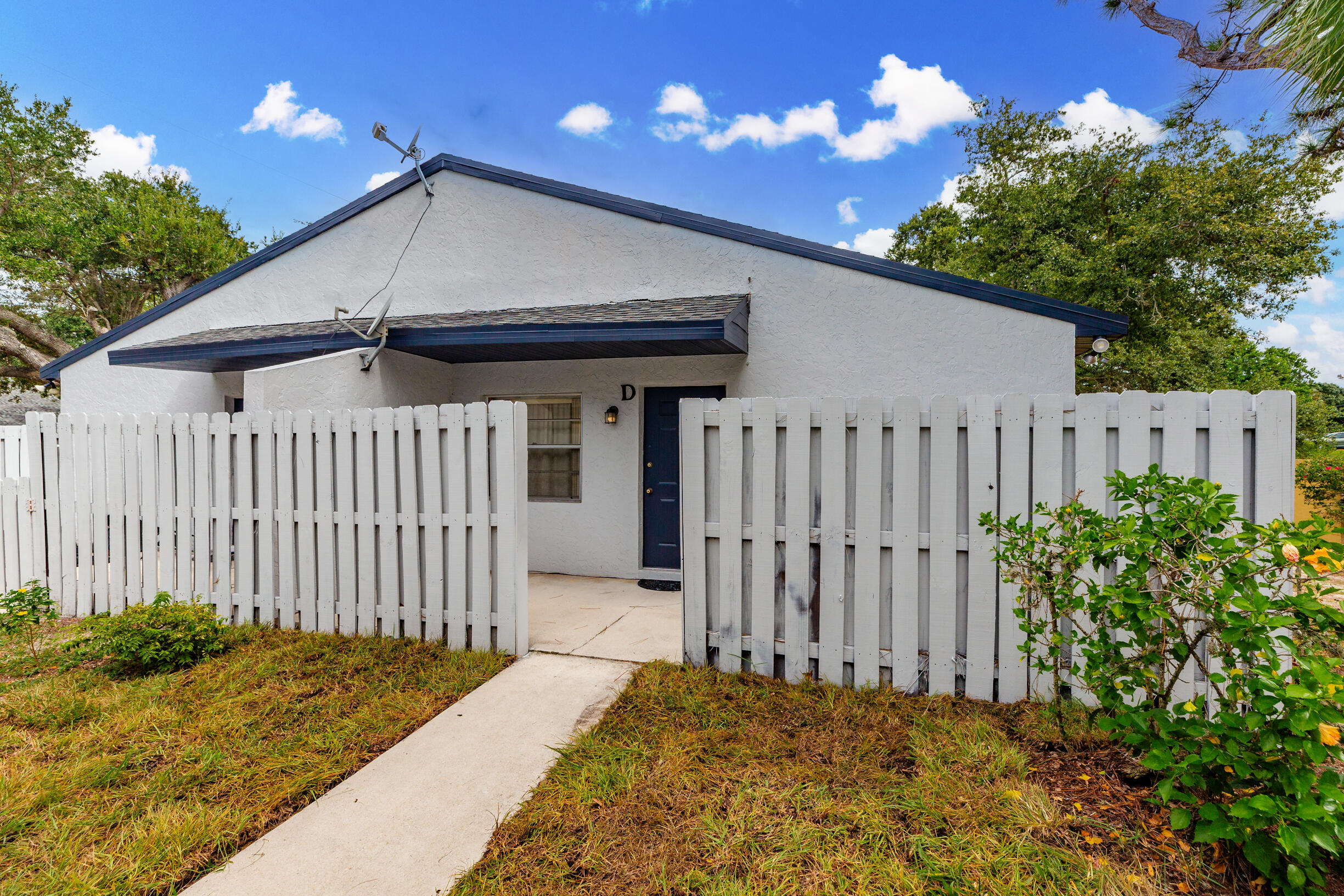2007 Oleander Boulevard, Unit D Fort Pierce, FL 34950 - Photo 5 of 41 240822_BlaisMedia&Marketing_Blais_2007Ol