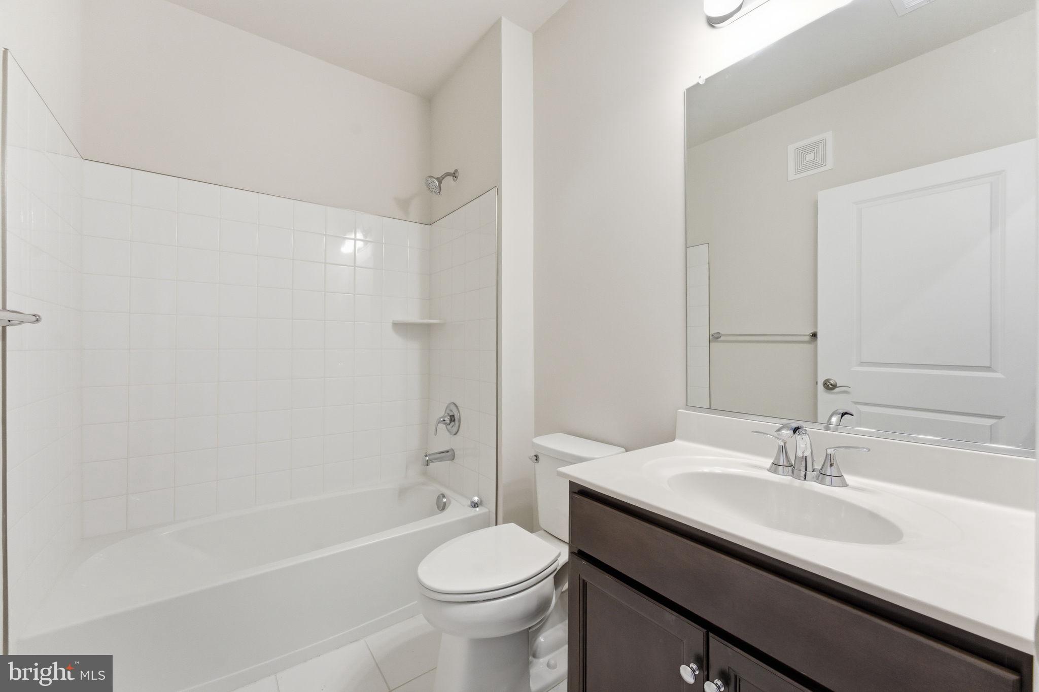 3925 Fair Ridge Drive, Unit 304 Fairfax, VA 22033 - Photo 23 of 44 a bathroom with a sink a toilet and a bathtub