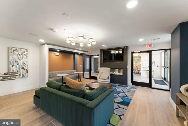 $564,900 | 3925 Fair Ridge Drive, Unit 304, Fairfax, VA 22033