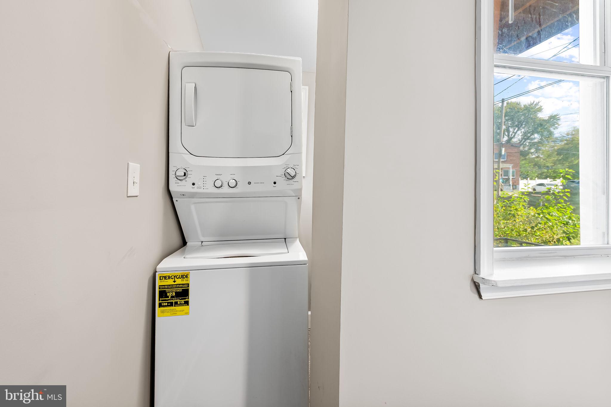 4021 Park Heights Avenue Baltimore, MD 21215 - Photo 15 of 32 a utility room with dryer and washer