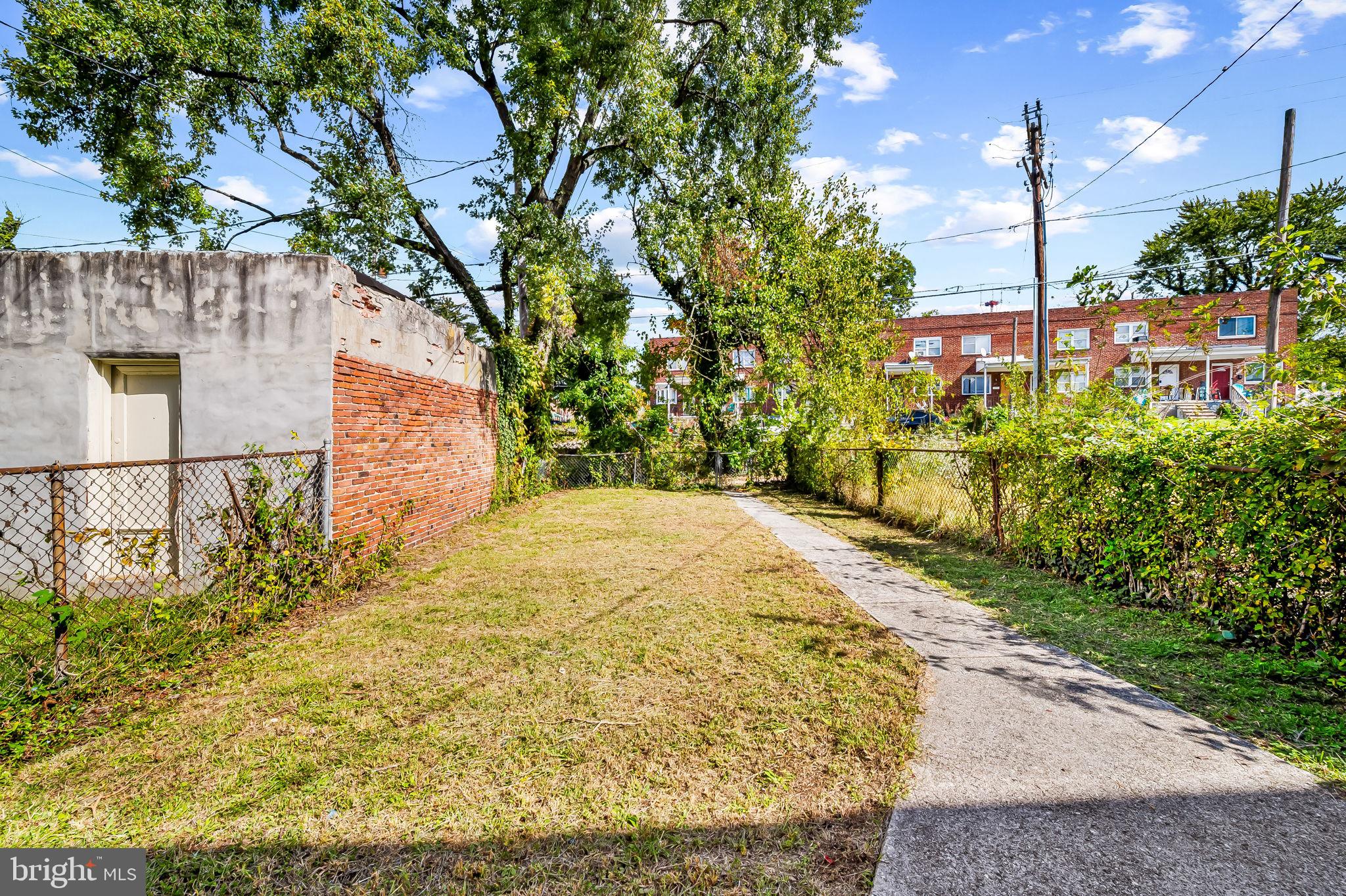 4021 Park Heights Avenue Baltimore, MD 21215 - Photo 29 of 32 a view of a backyard of the house