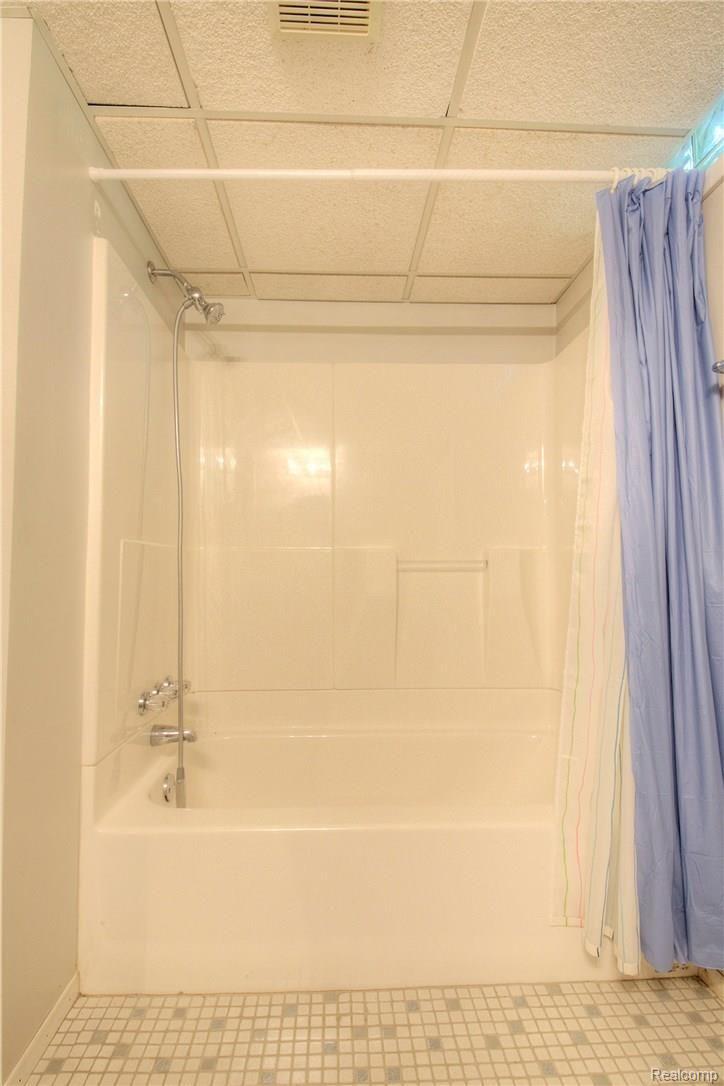 24685 Jamestowne Road Novi, MI 48375 - Photo 32 of 39 930A4537_8_9.jpg