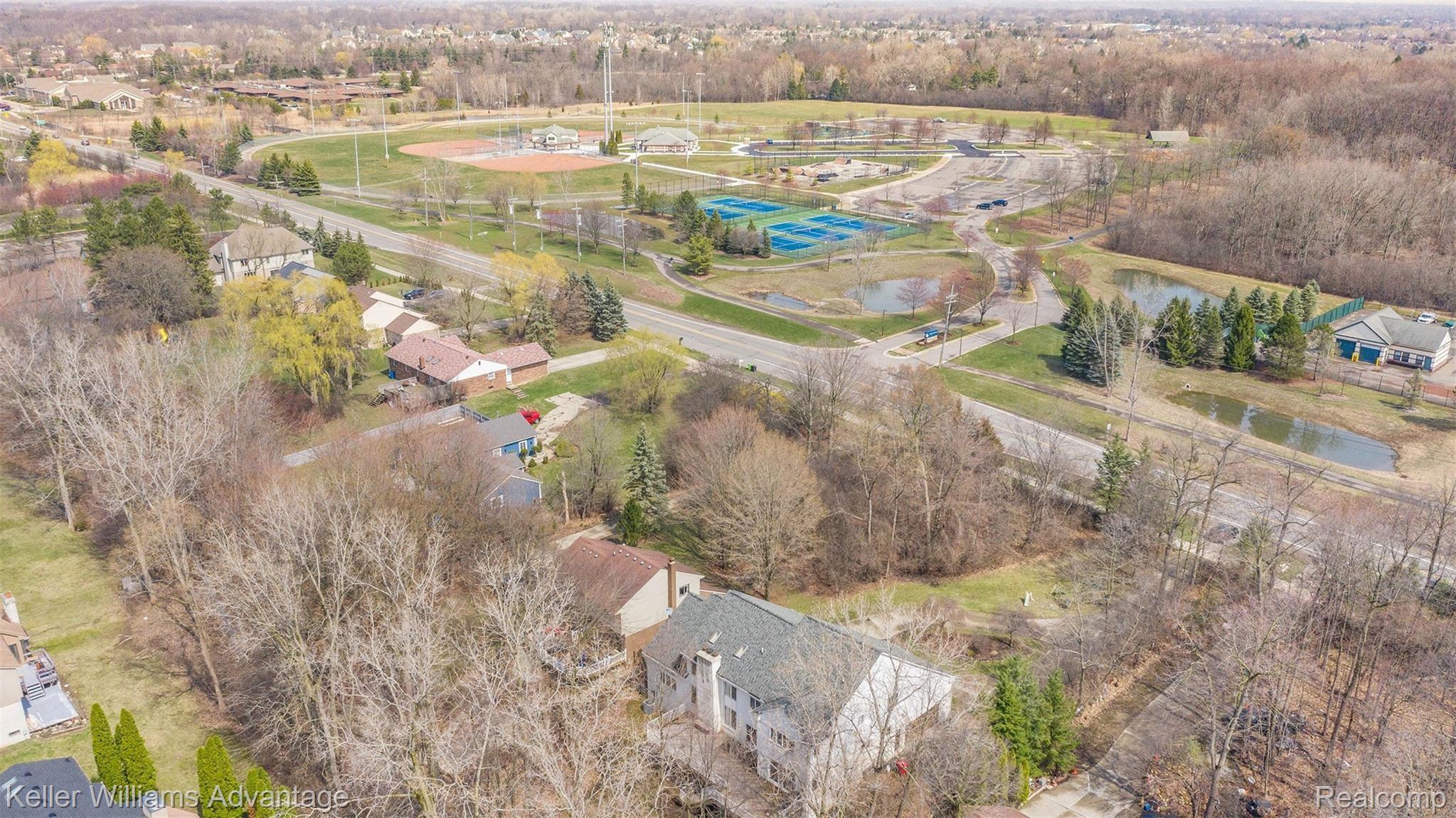 6940 Drake Road West Bloomfield, MI 48322 - Photo 50 of 59 DJI_0184.jpg
