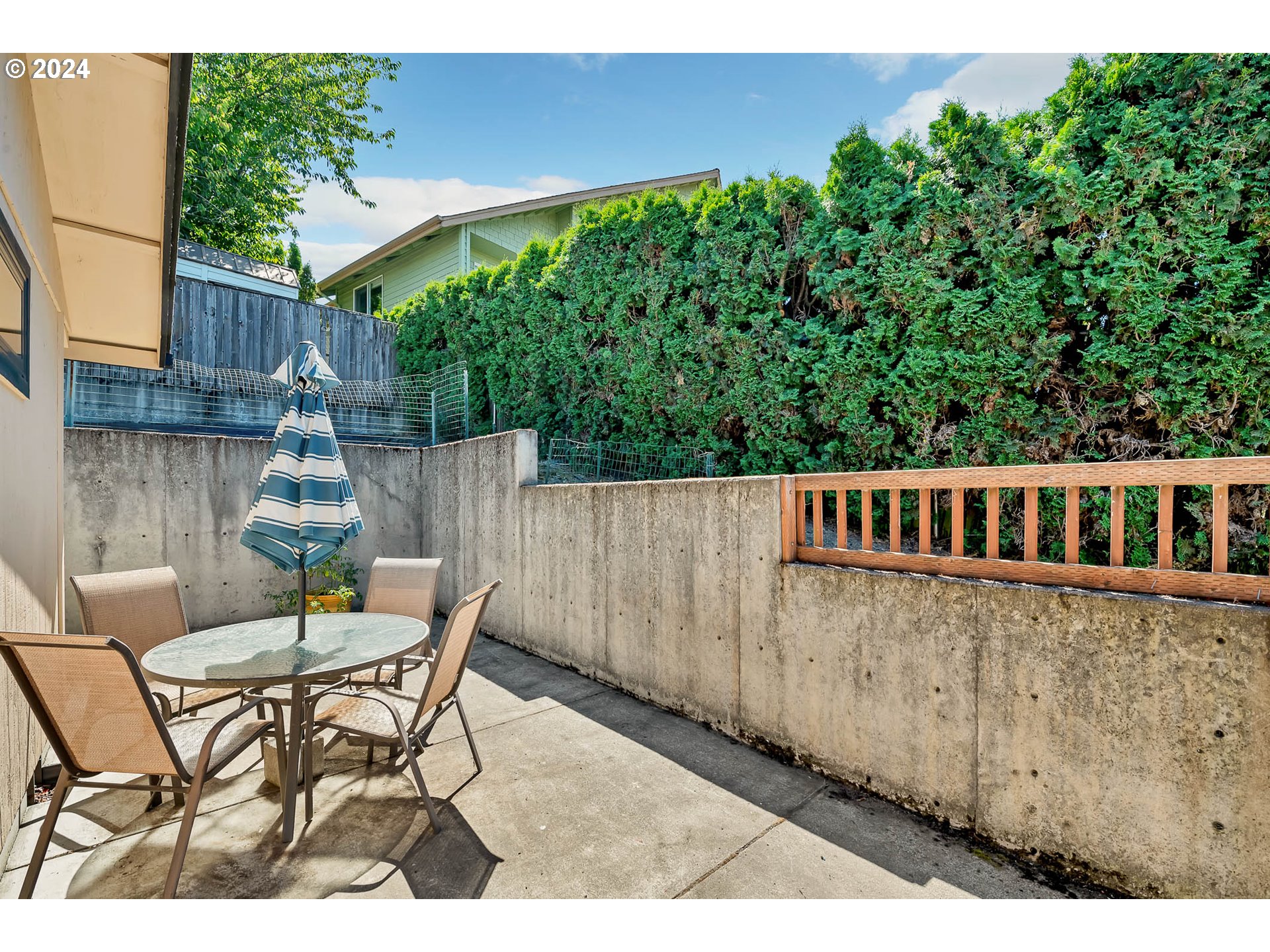 797 Prescott Lane Springfield, OR 97477 - Photo 41 of 43 a balcony with table and chairs