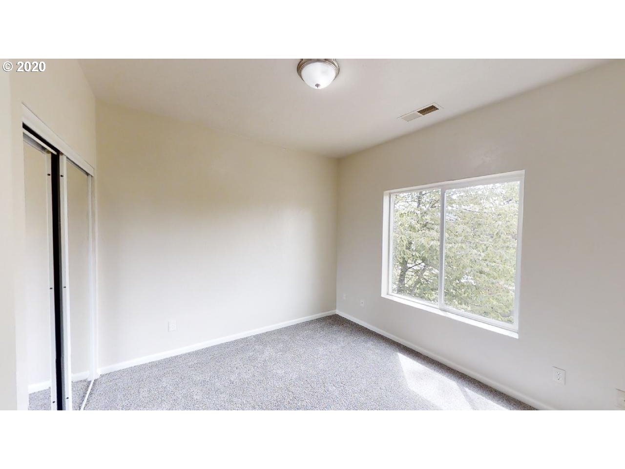 340 Kalapuya Way Cottage Grove, OR 97424 - Photo 11 of 20 a open living room with a window