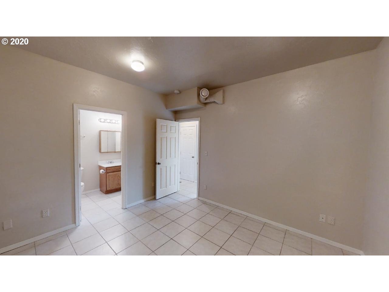 340 Kalapuya Way Cottage Grove, OR 97424 - Photo 17 of 20 a open hall with a toilet
