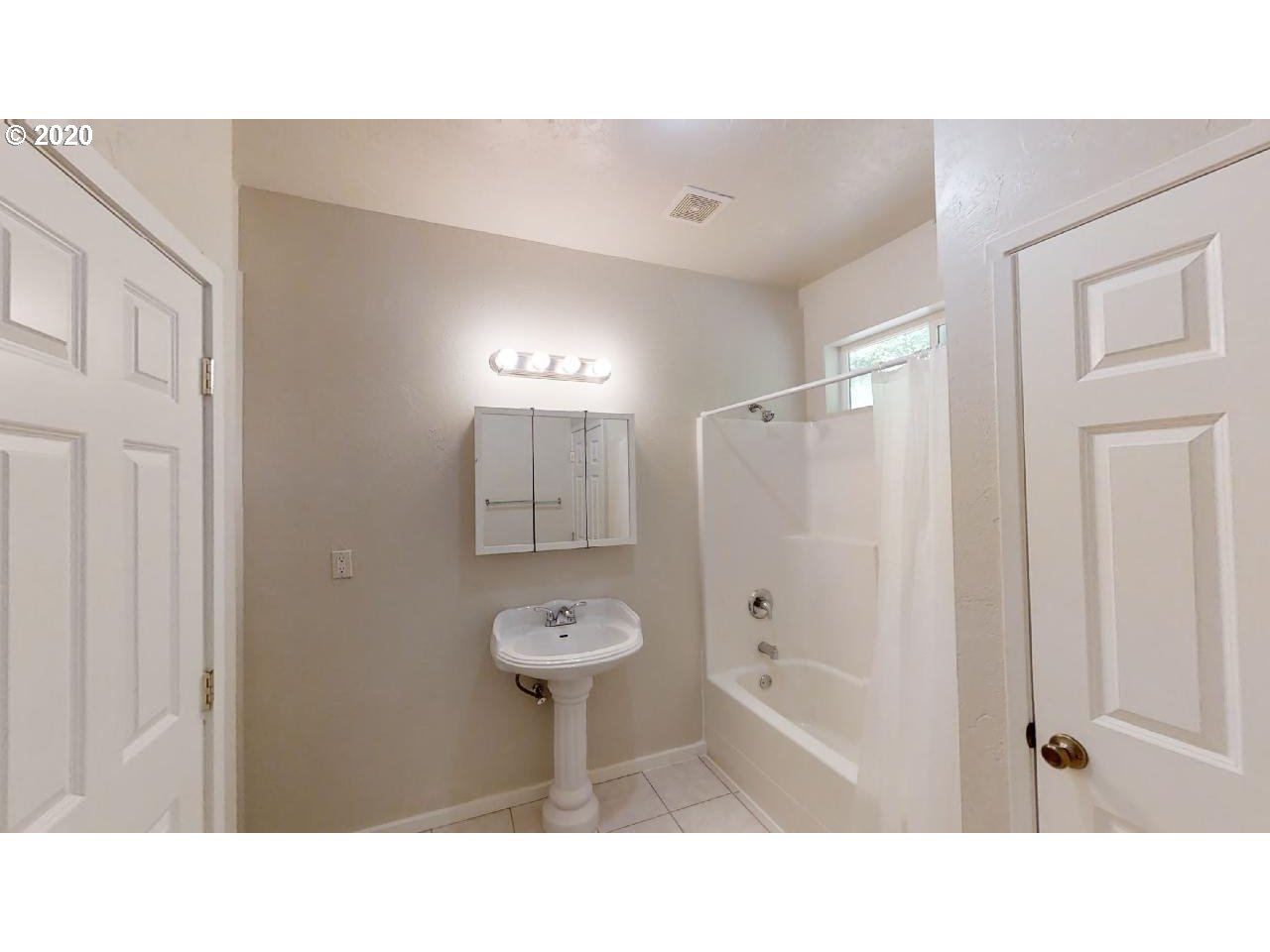 340 Kalapuya Way Cottage Grove, OR 97424 - Photo 19 of 20 a bathroom with a sink toilet a shower and a mirror