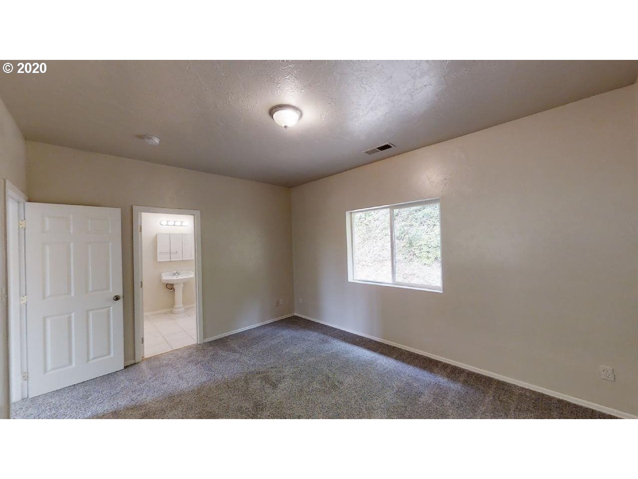 340 Kalapuya Way Cottage Grove, OR 97424 - Photo 10 of 20 a open hall with a ceiling fan