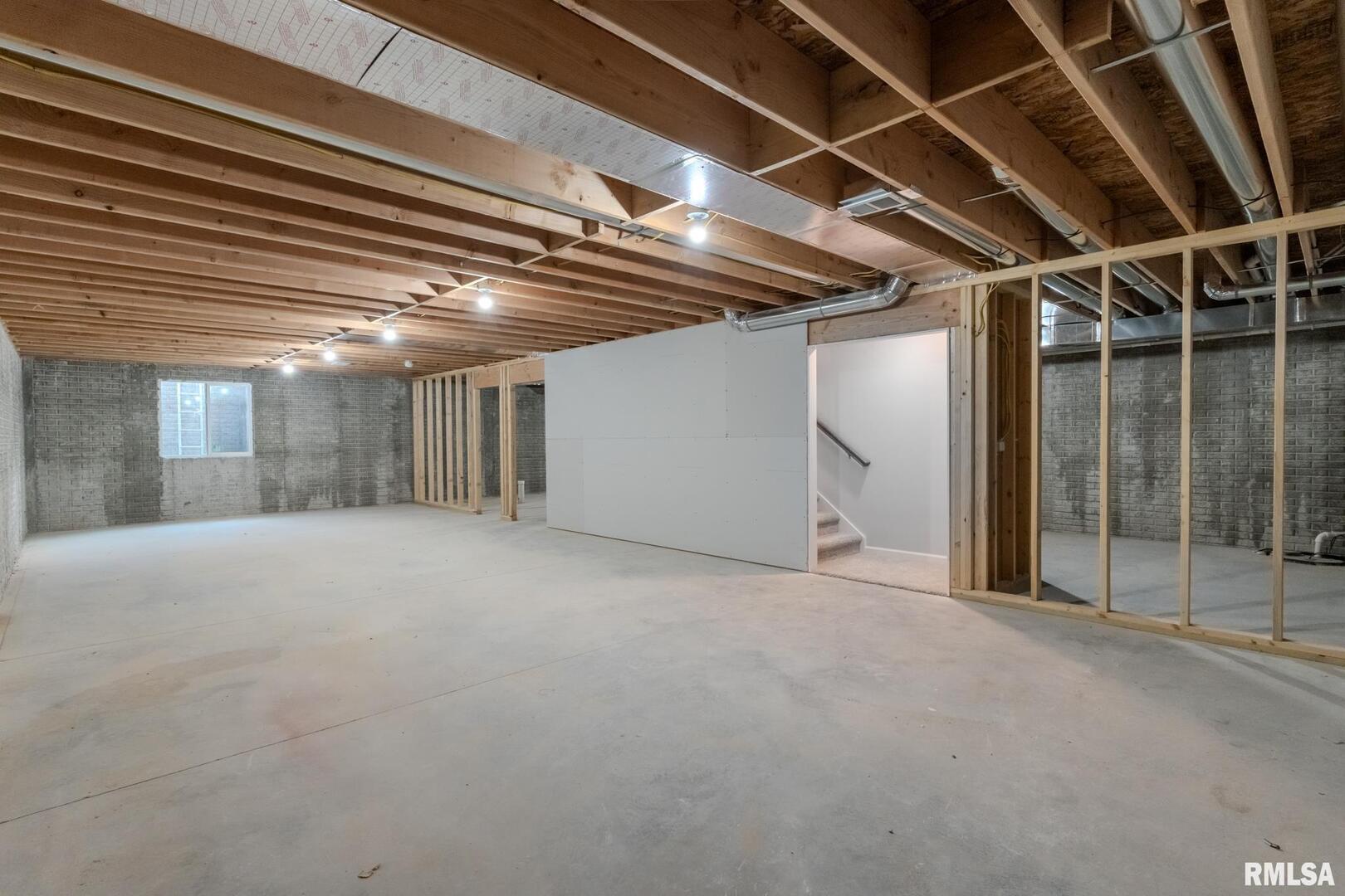 941 9th Avenue North Clinton, IA 52732 - Photo 22 of 24 a view of empty room with wooden floor