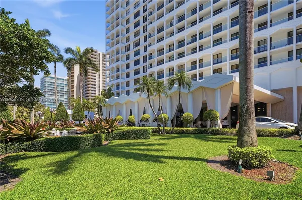 $7,800 | 9801 Collins Avenue, Unit 14D, Bal Harbour, FL 33154
