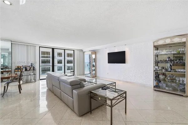 $7,800 | 9801 Collins Avenue, Unit 14D, Bal Harbour, FL 33154