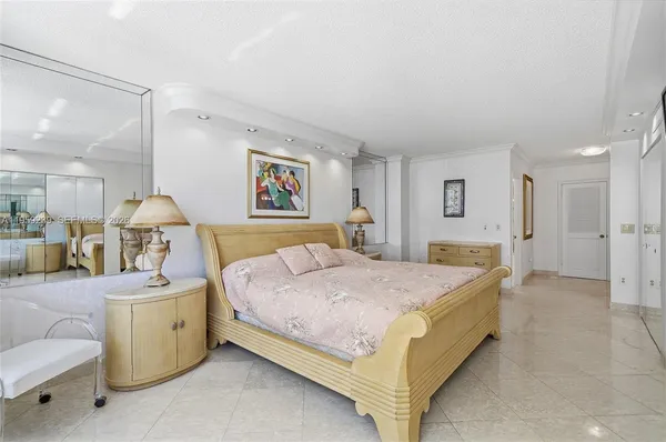 $7,800 | 9801 Collins Avenue, Unit 14D, Bal Harbour, FL 33154