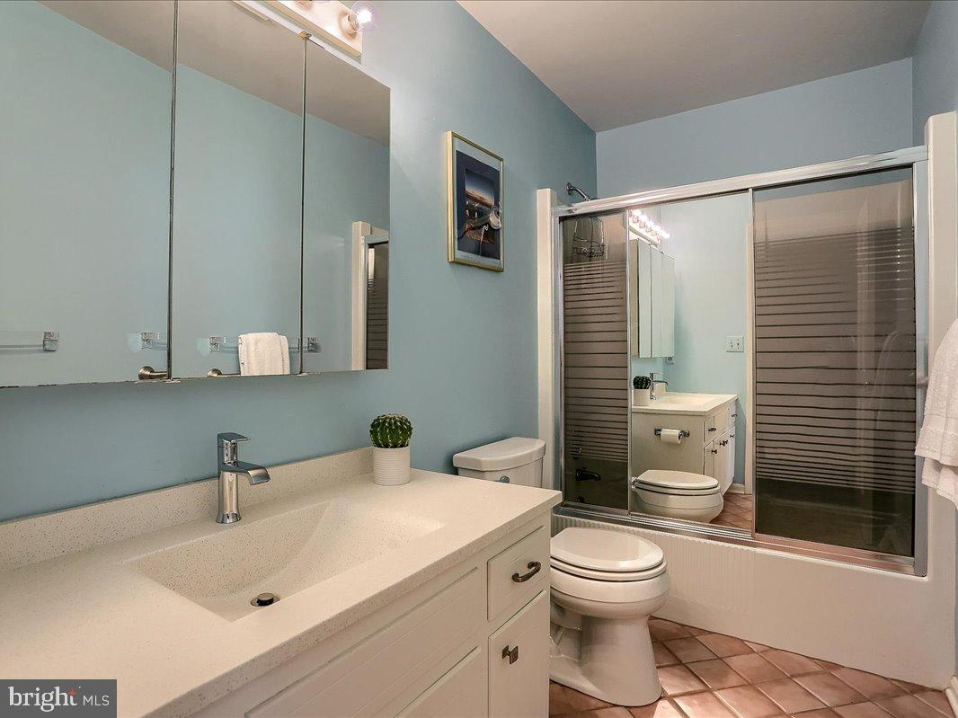 4470 Nantucket Road Harrisburg, PA 17112 - Photo 13 of 26 2nd floor Main bath