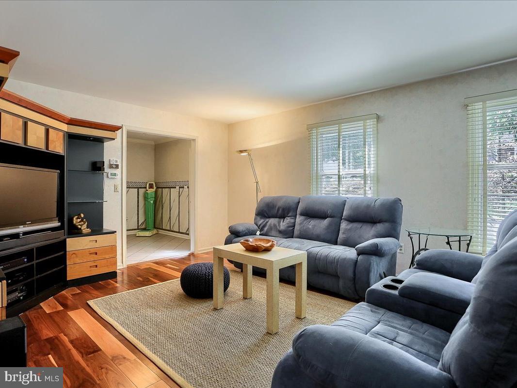 4470 Nantucket Road Harrisburg, PA 17112 - Photo 5 of 26 Living Room