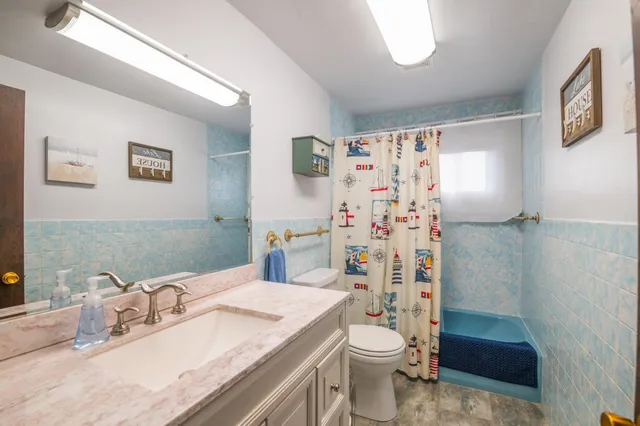 $895,000 | 4126 Sand Bay Point Road, Sturgeon Bay, WI 54235