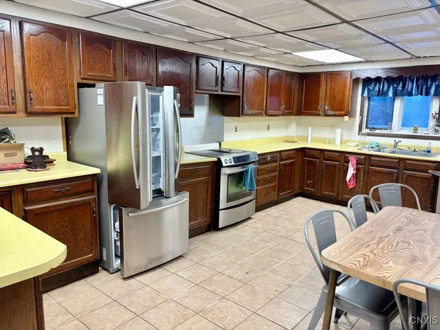 $200,000 | 171 South Market Street, Cape Vincent, NY 13618