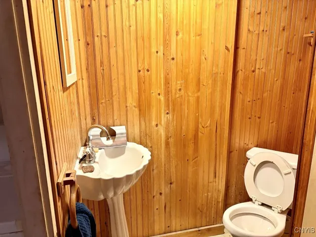 $200,000 | 171 South Market Street, Cape Vincent, NY 13618