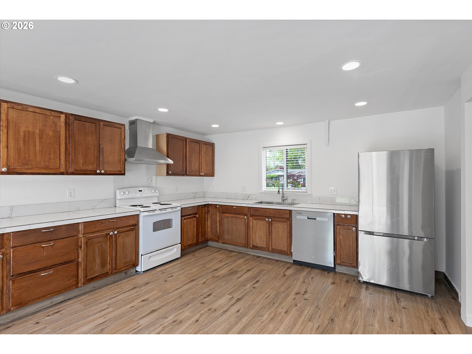 4840 Southwest 197th Place Beaverton, OR 97078 - Photo 5 of 17 Kitchen