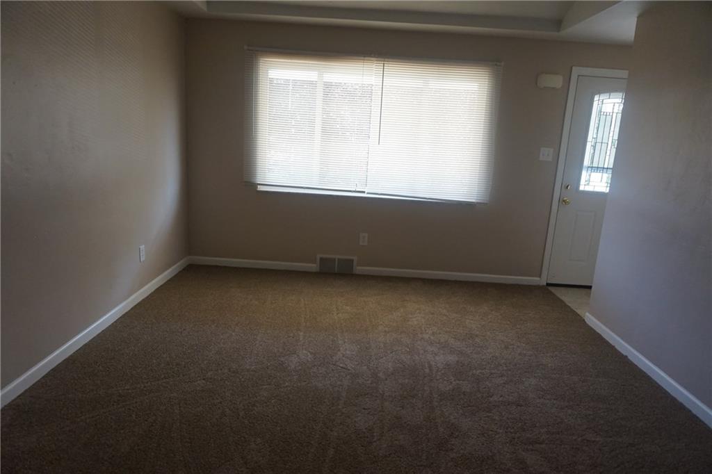 36 Highbury Road Cheswick, PA 15024 - Photo 10 of 13 Living room