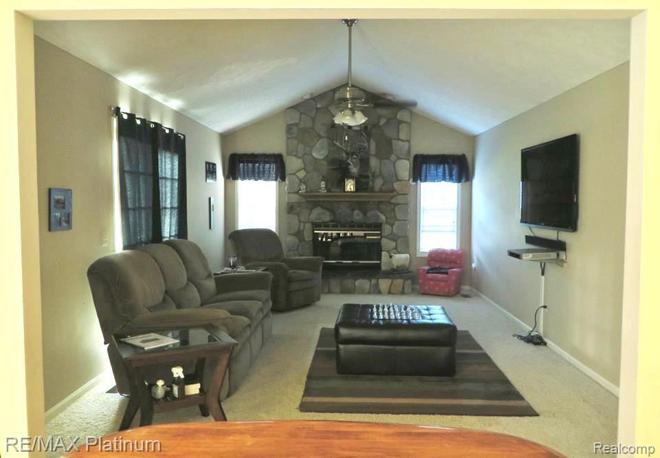 6052 Dutcher Road Howell, MI 48843 - Photo 5 of 27 Grt Rm.jpg