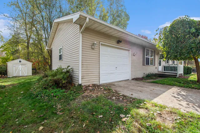 $209,900 | 11681 North Meridian Road, Pleasant Lake, MI 49272