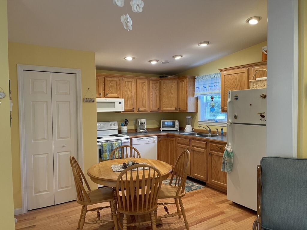 412 Post Road, Unit 279 Wells, ME 04090 - Photo 9 of 32 9 Kitchen