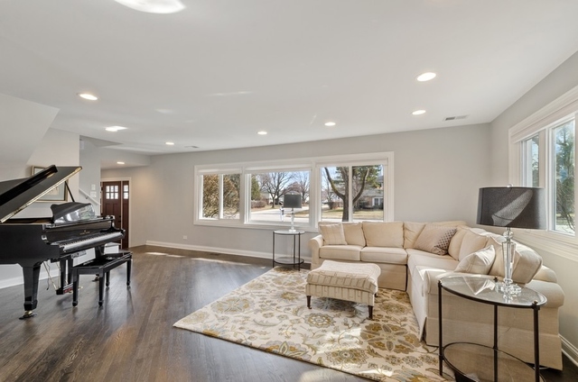 80 Ellendale Road Deerfield, IL 60015 - Photo 4 of 19 a living room with furniture and a wooden floor