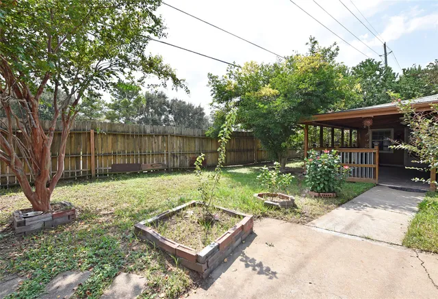 a view of outdoor space yard and patio